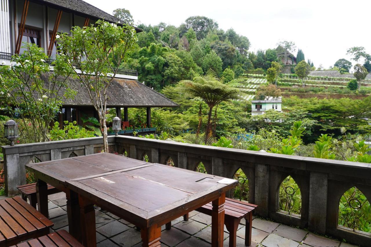 Rumah Stroberi Organic Farm & Family Lodge Lembang Luaran gambar