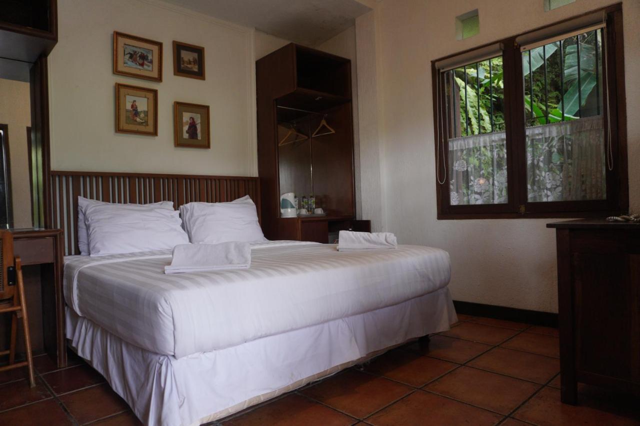 Rumah Stroberi Organic Farm & Family Lodge Lembang Luaran gambar